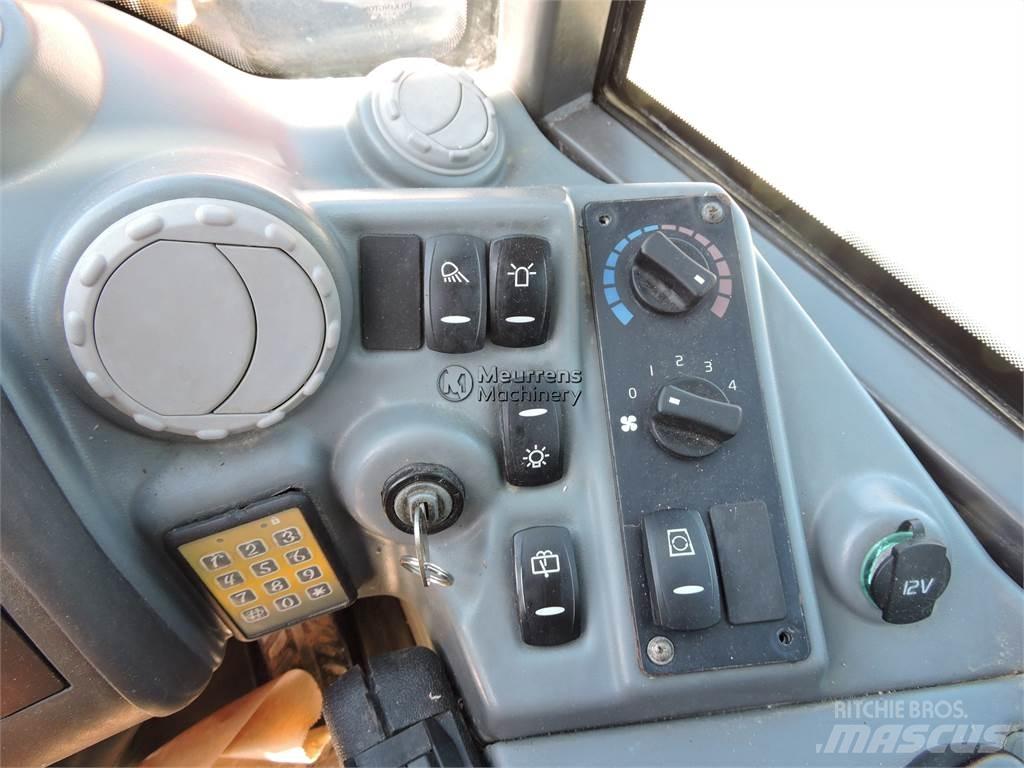 Volvo L25F + FORK Pale gommate