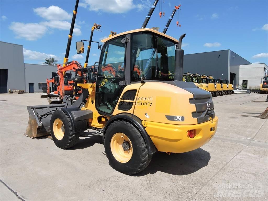 Volvo L25F + FORK Pale gommate