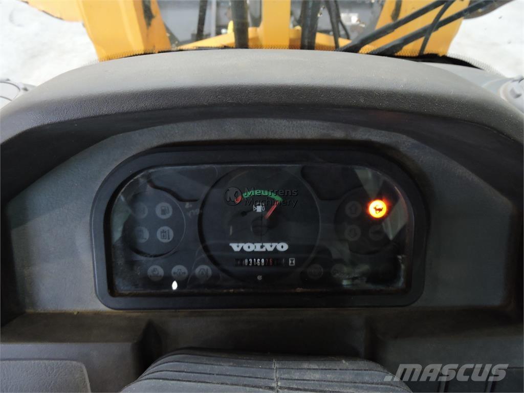 Volvo L25F + FORK Pale gommate