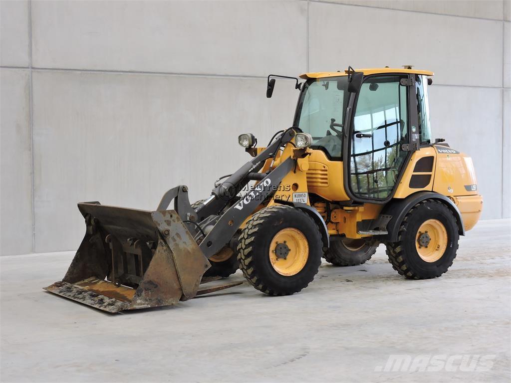 Volvo L25F + FORK Pale gommate