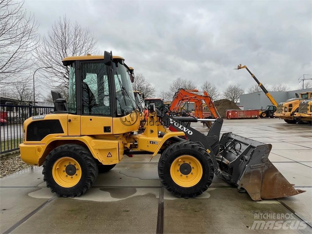 Volvo L30G Pale gommate