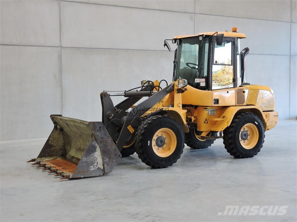 Volvo L30G Pale gommate