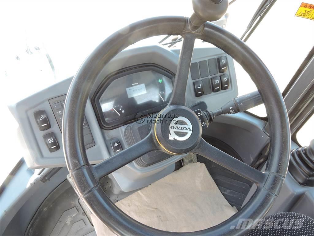 Volvo L30G + FORK Pale gommate