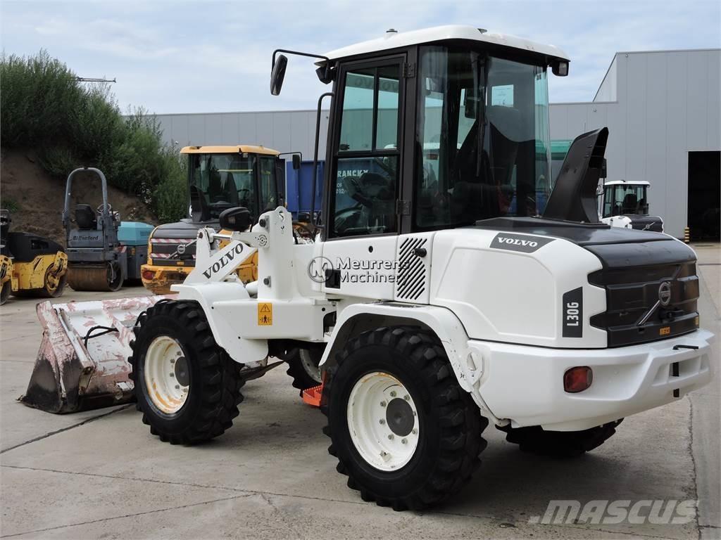 Volvo L30G + FORK Pale gommate