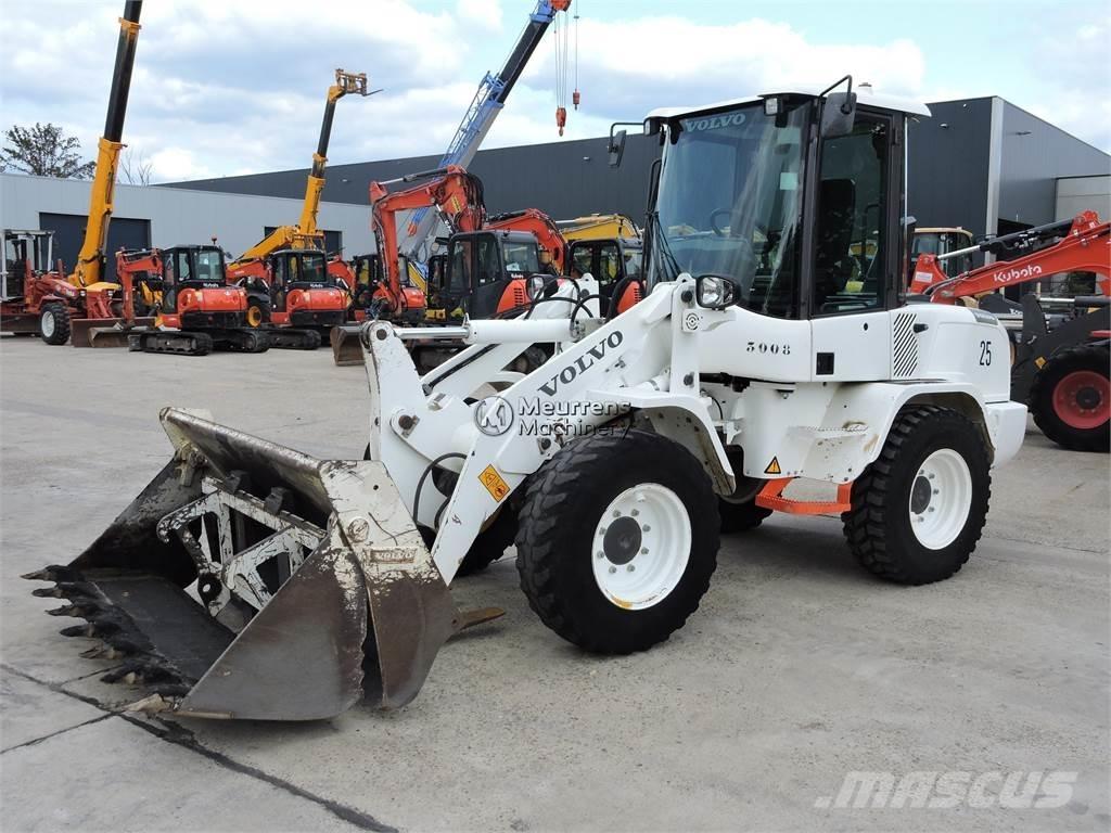 Volvo L30G + FORK Pale gommate
