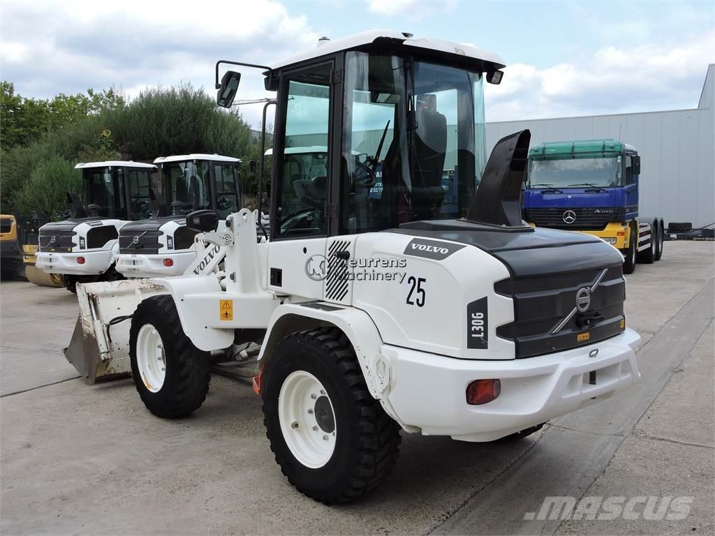 Volvo L30G + FORK Pale gommate
