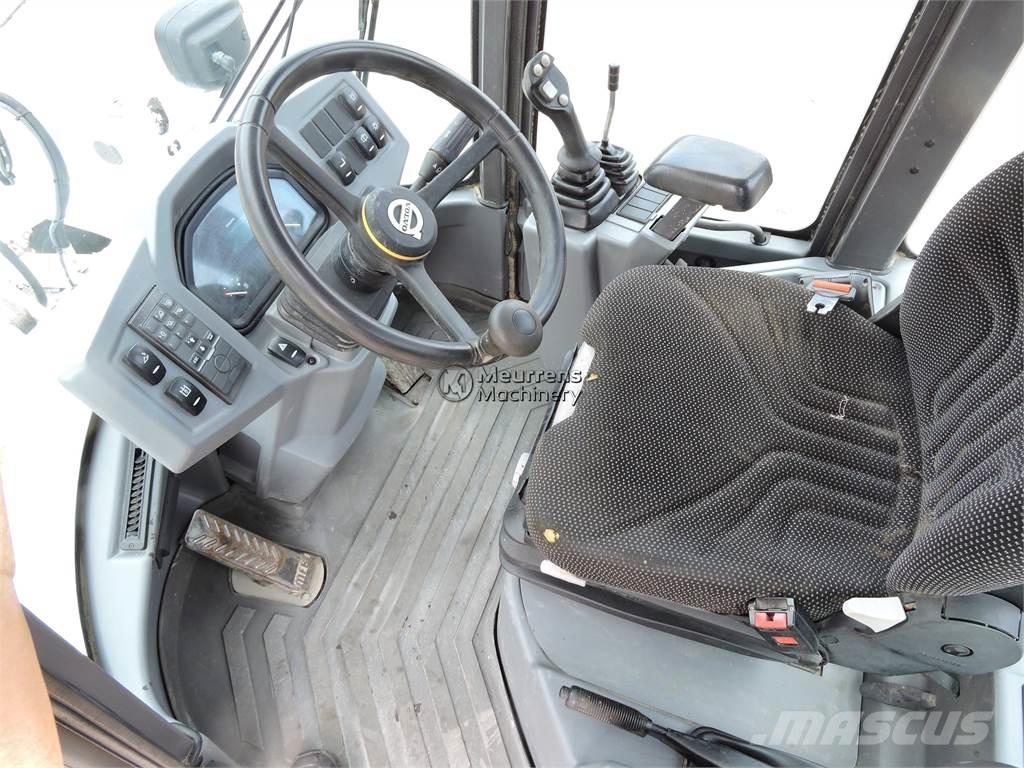 Volvo L30G + FORK Pale gommate