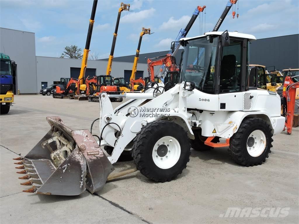 Volvo L30G + FORK Pale gommate