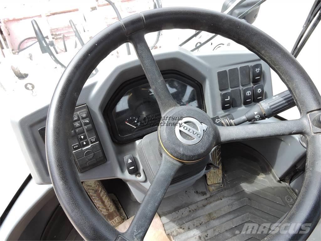 Volvo L30G + FORK Pale gommate
