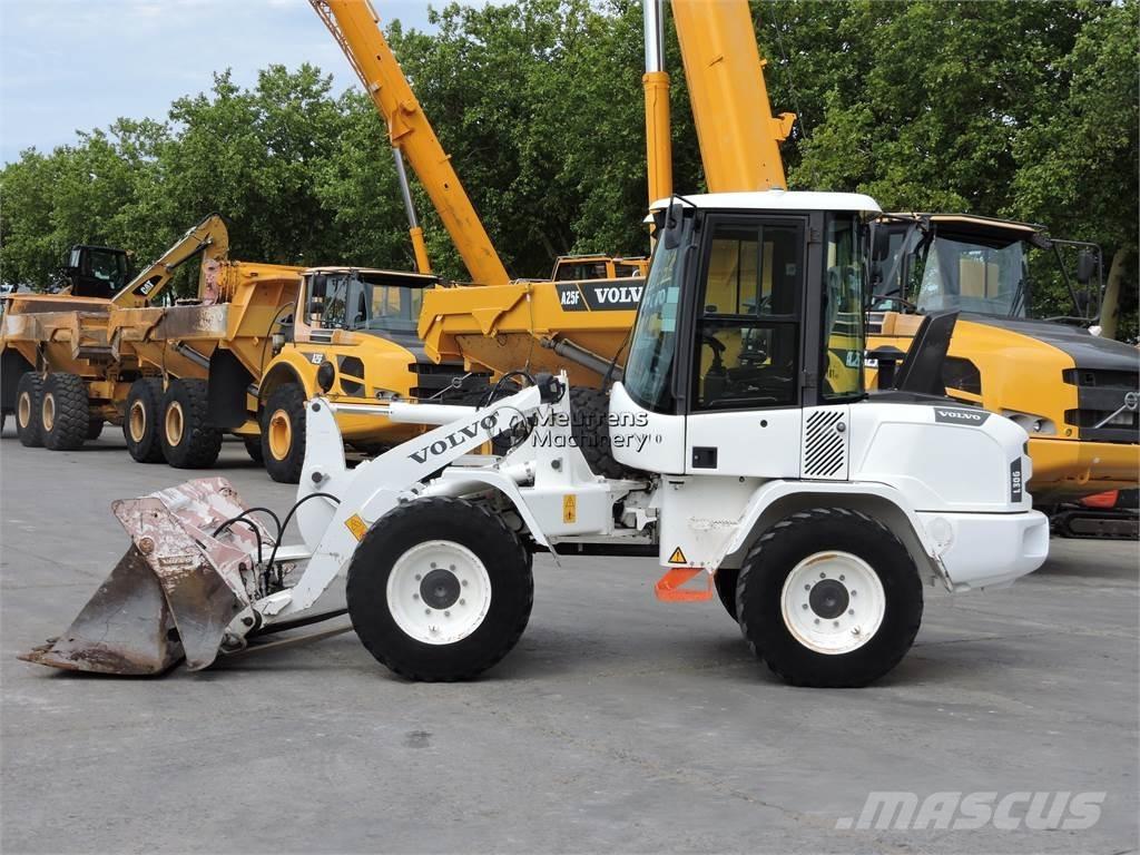 Volvo L30G + FORK Pale gommate