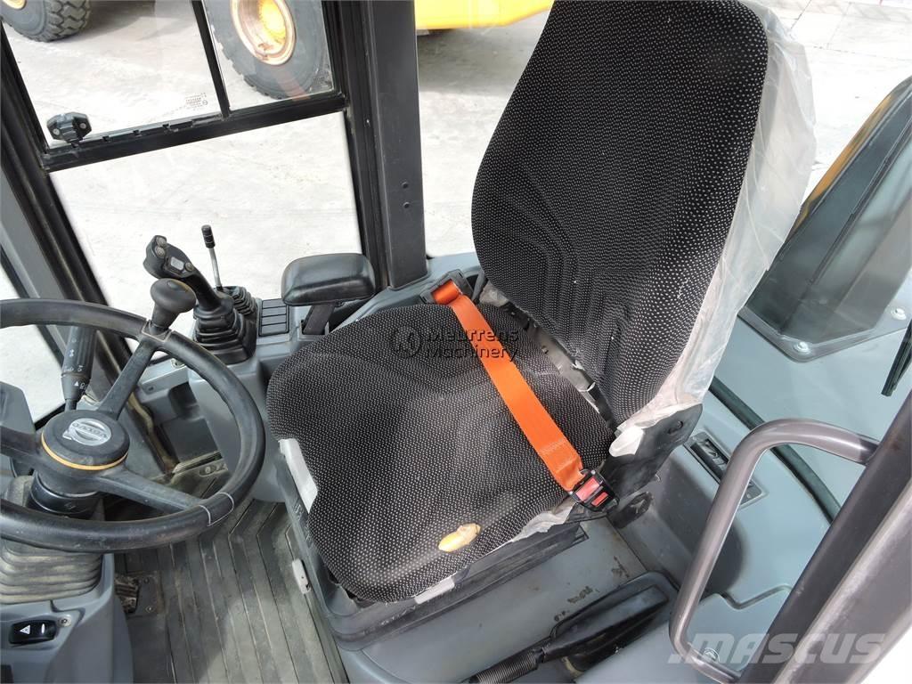 Volvo L30G + FORK Pale gommate