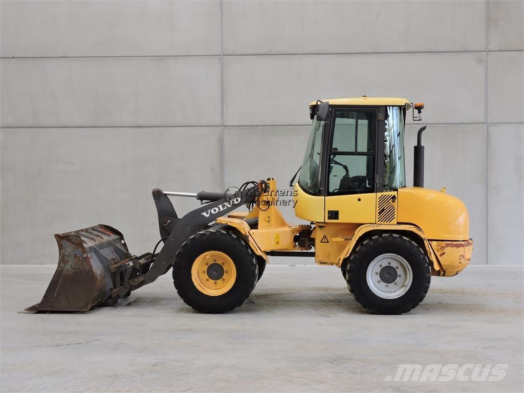 Volvo L35B Pale gommate