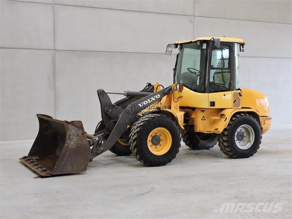 Volvo L35B Pale gommate