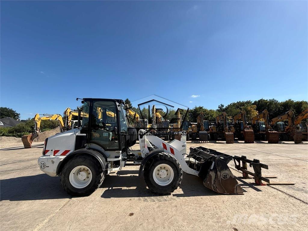 CAT 908M Pale gommate