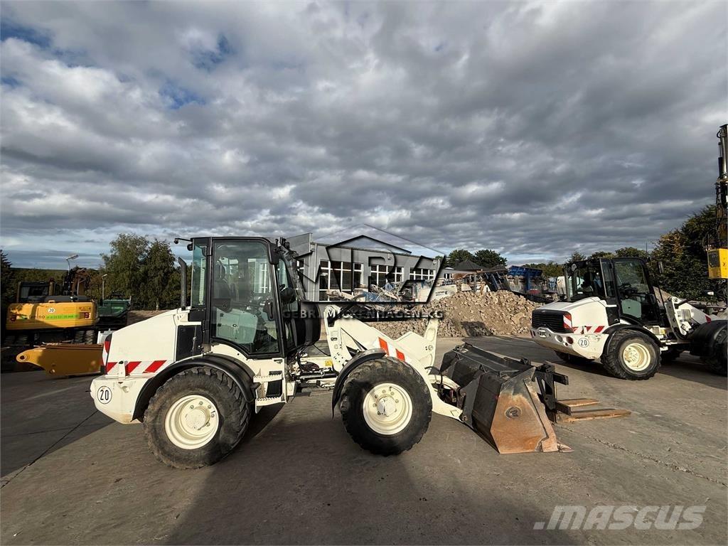 CAT 908M Pale gommate