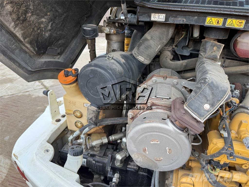 CAT 908M Pale gommate
