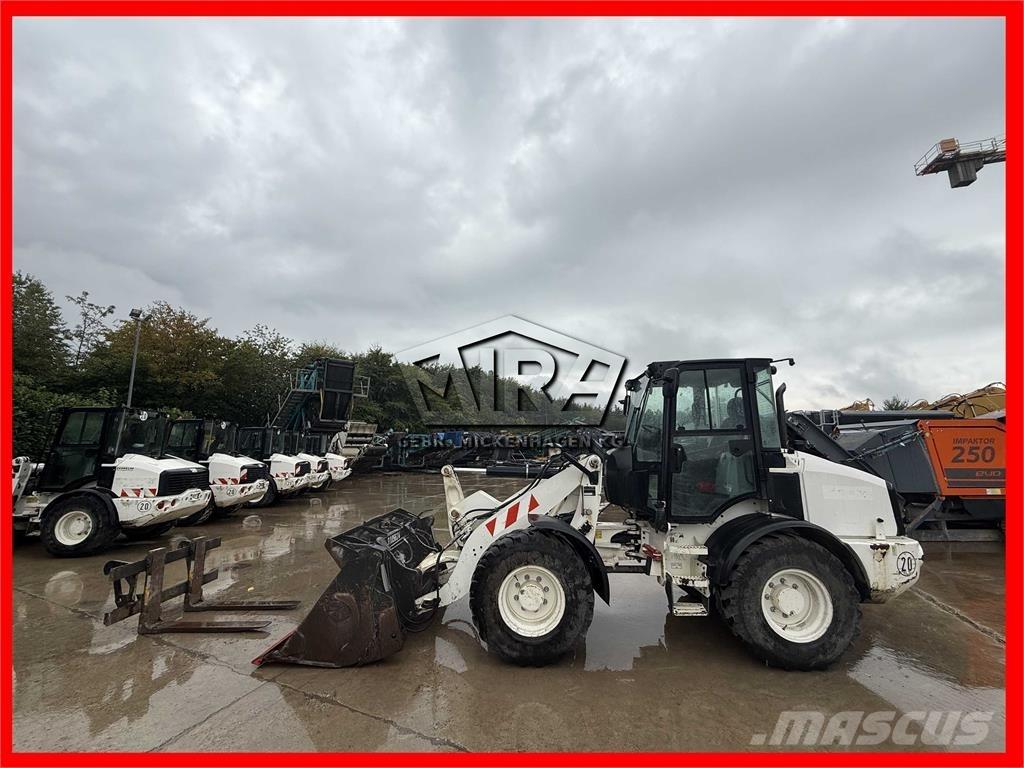 CAT 908M Pale gommate