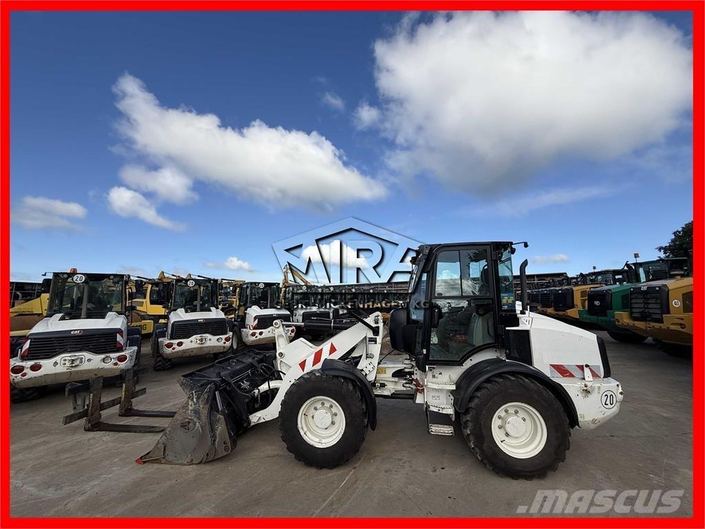 CAT 908M Pale gommate