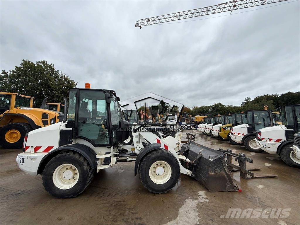 CAT 908M Pale gommate