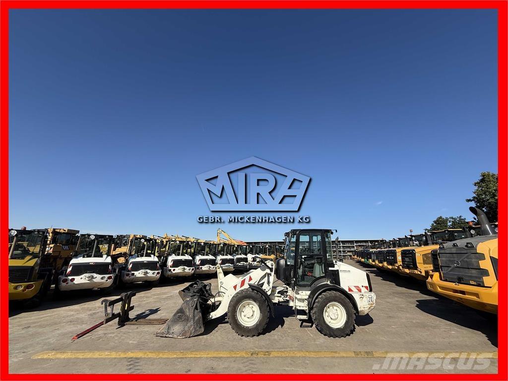 CAT 908M Pale gommate