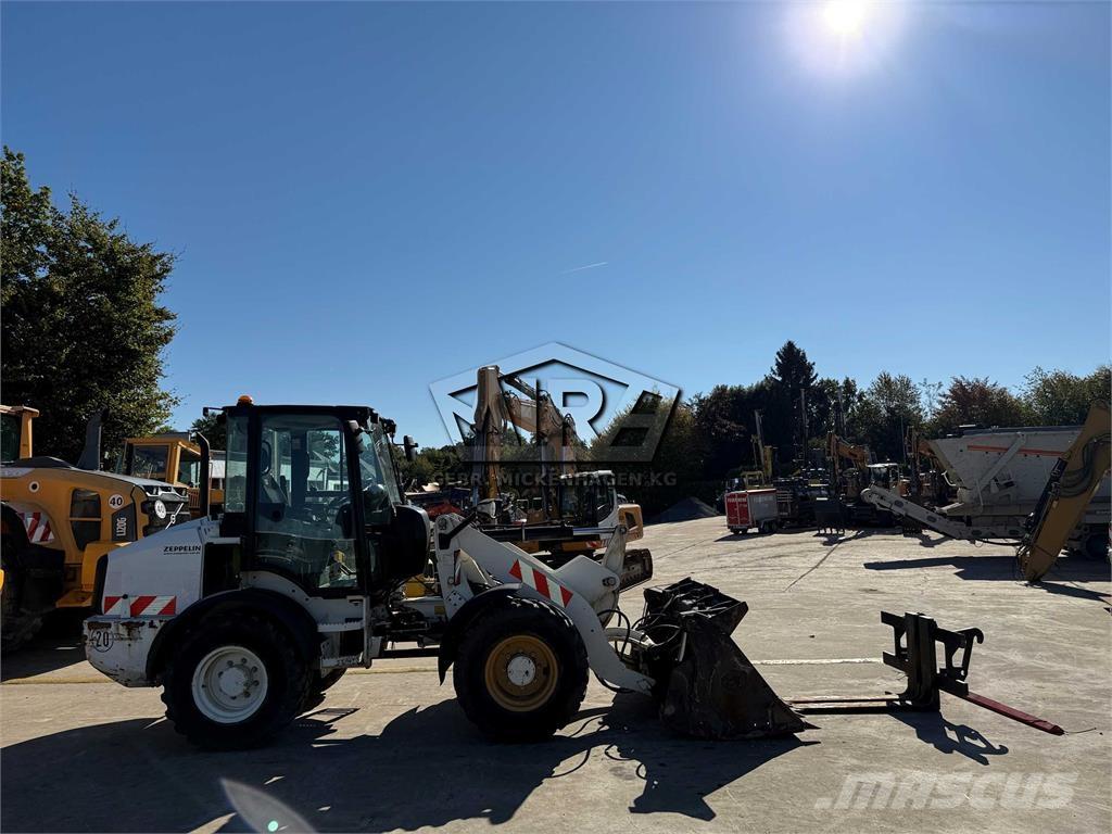 CAT 908M Pale gommate