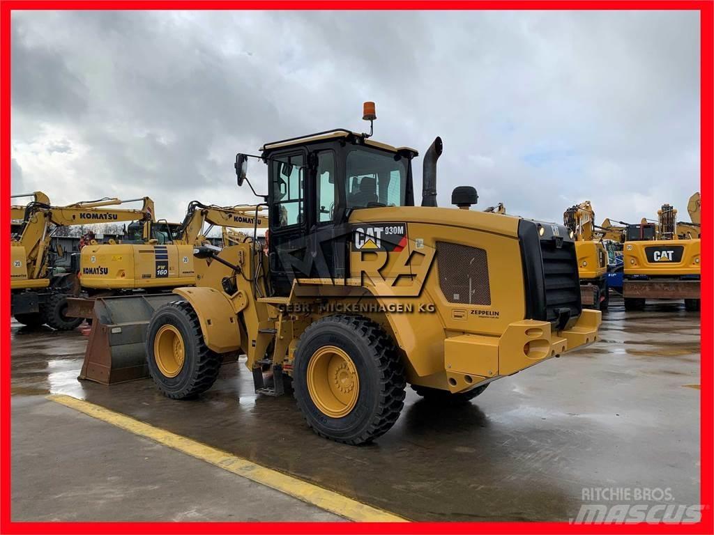 CAT 930M Pale gommate