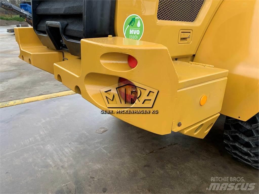 CAT 930M Pale gommate
