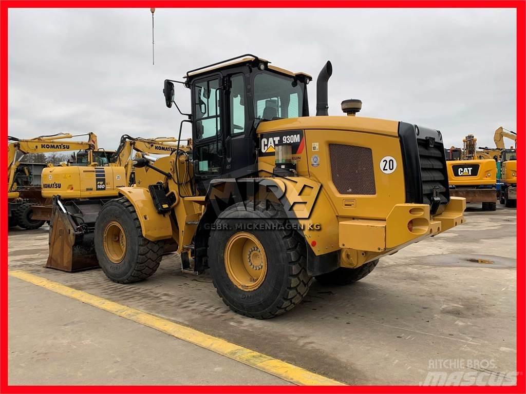 CAT 930M Pale gommate