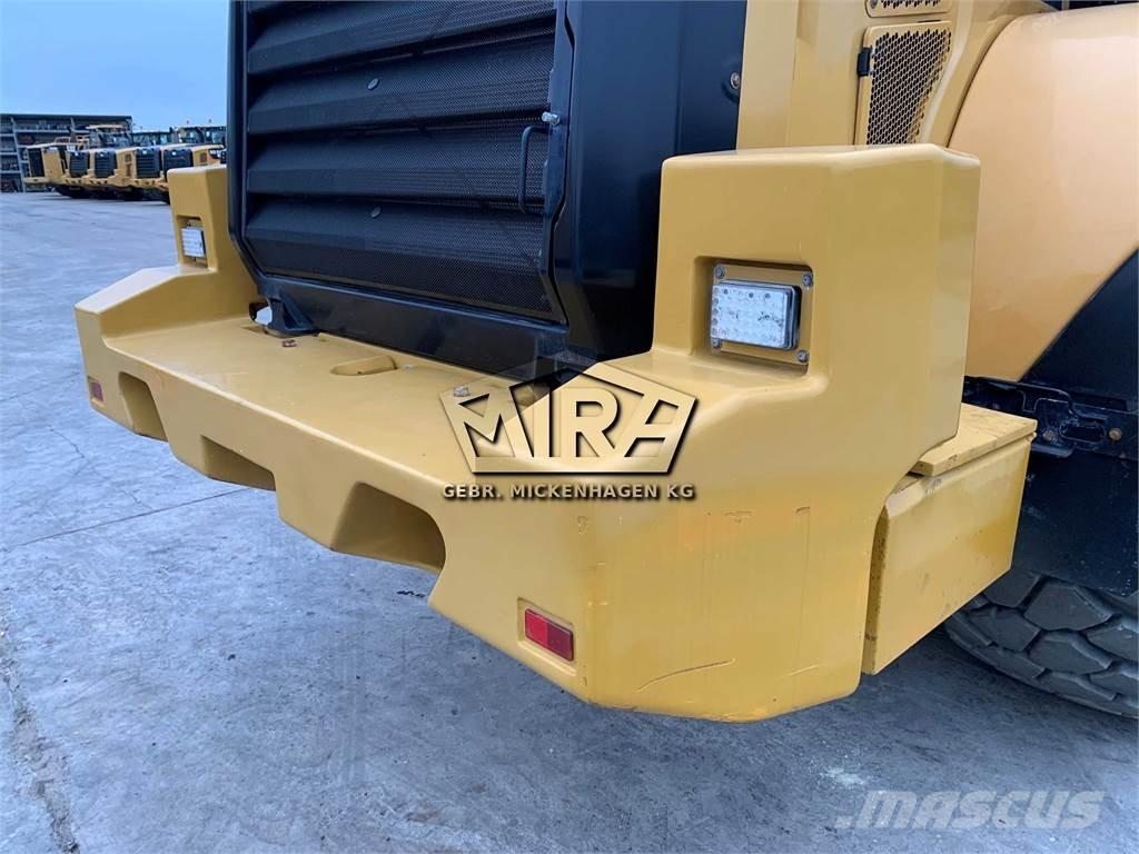 CAT 972M XE Pale gommate