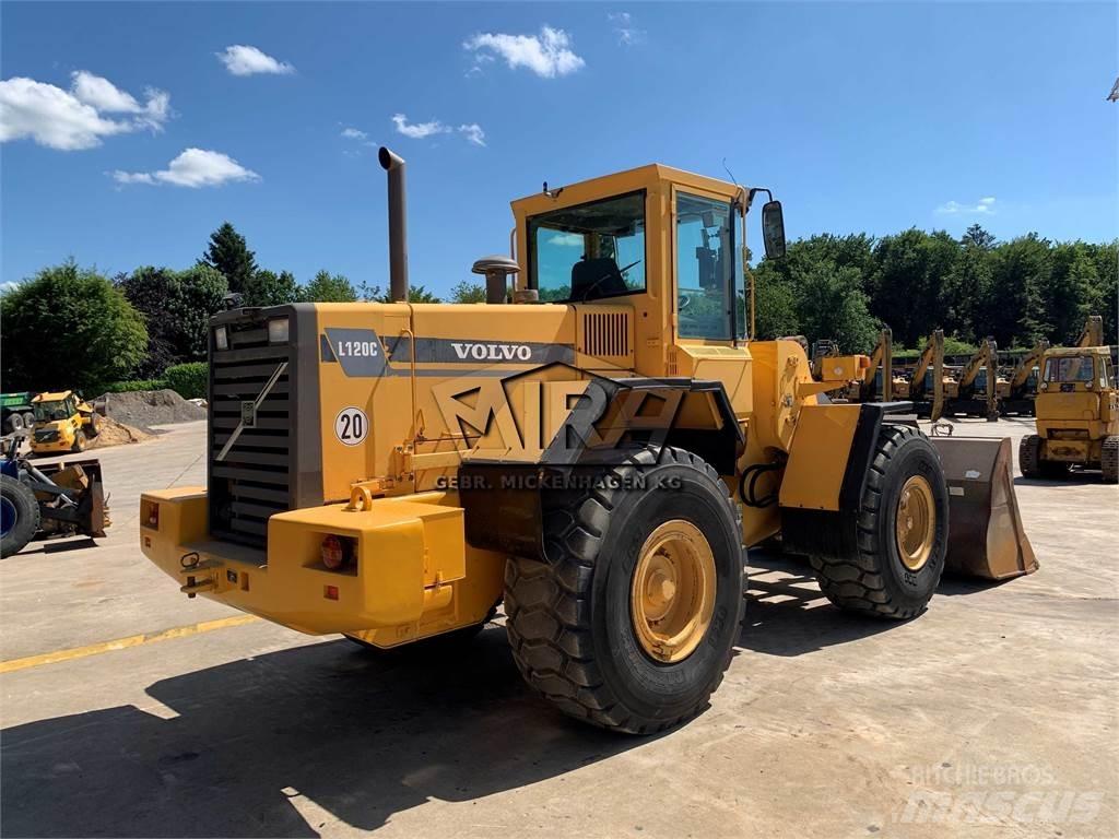 Volvo L 120 C Pale gommate