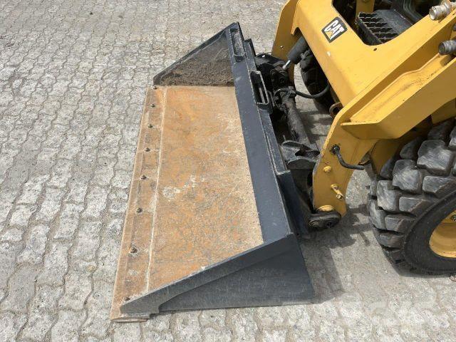 CAT 242D Costruzioni - Altro