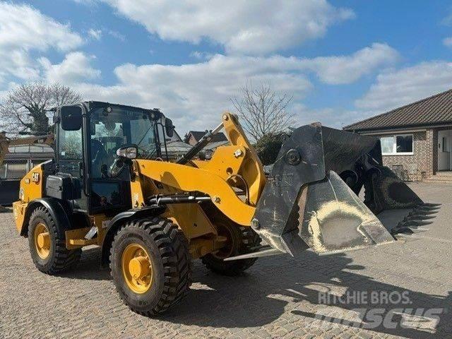 CAT 906 Pale gommate