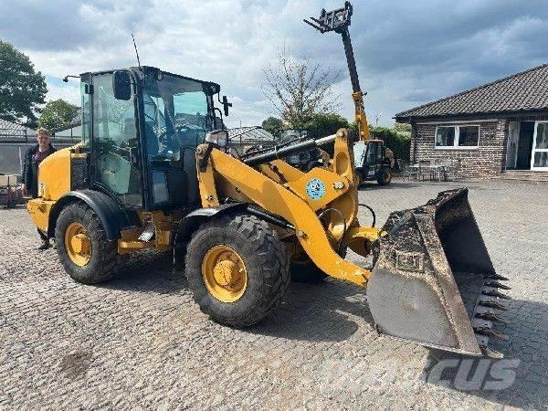 CAT 906M Pale gommate