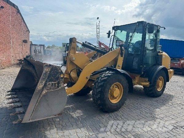 CAT 906M Pale gommate
