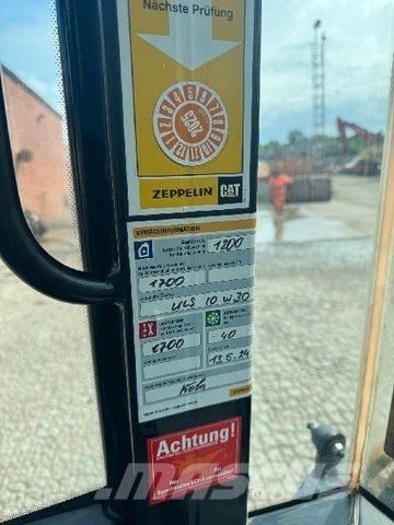 CAT 906M Pale gommate
