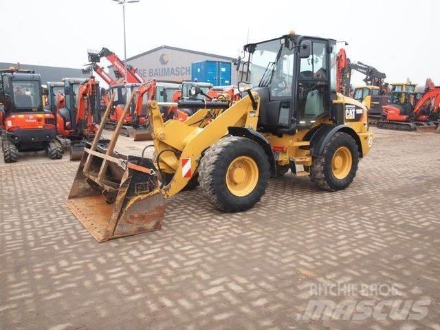 CAT 908M / 35 km/h Pale gommate