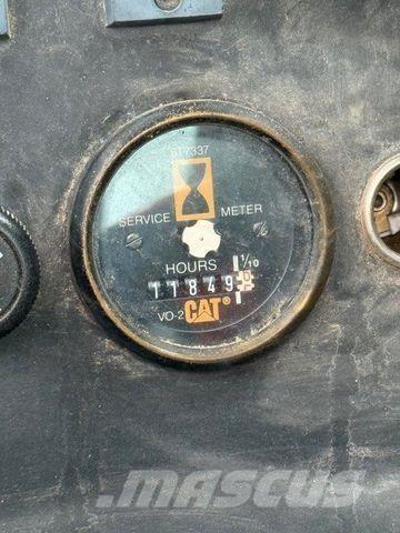 CAT 924F Pale gommate