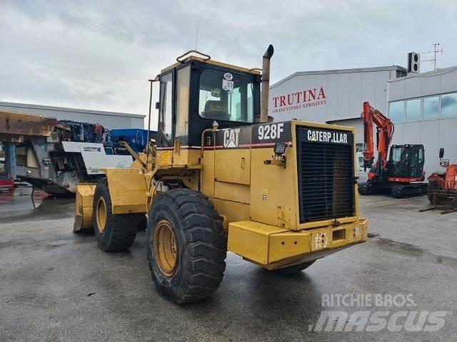 CAT 928F Pale gommate