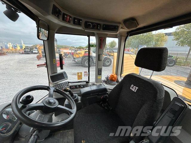 CAT 930K Radlader Pale gommate