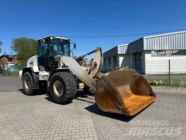 CAT 938 M / High Lift Pale gommate