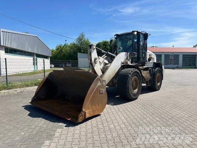 CAT 938 M / High Lift Pale gommate