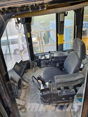 CAT 988 H Pale gommate