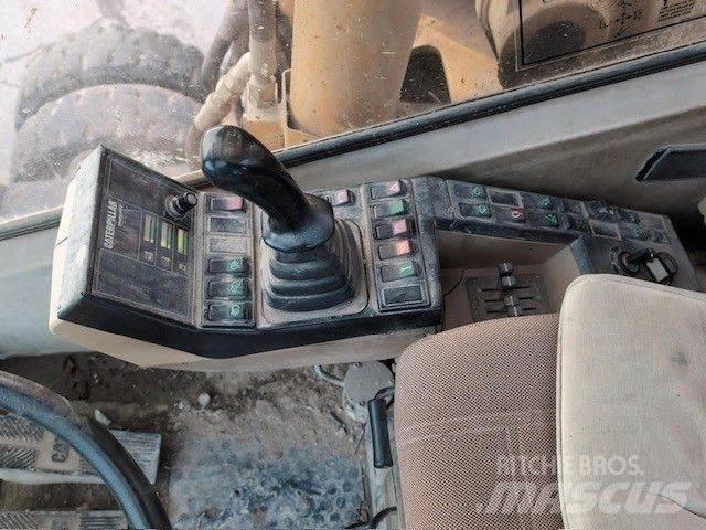 CAT M320 Escavatori gommati