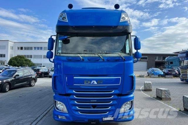 DAF XF510 6x2 Motrici centinate