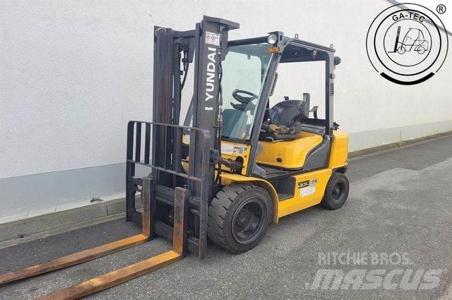 Hyundai 30L-7A Carrelli elevatori GPL