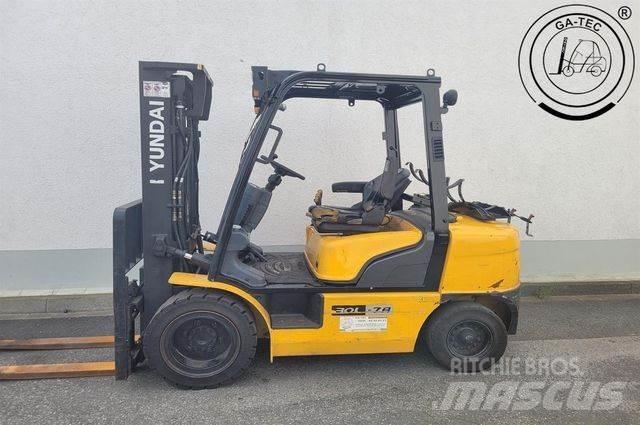 Hyundai 30L-7A Carrelli elevatori GPL