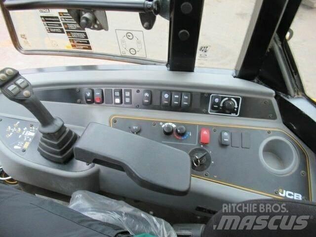 JCB TM220 Agri Pale gommate