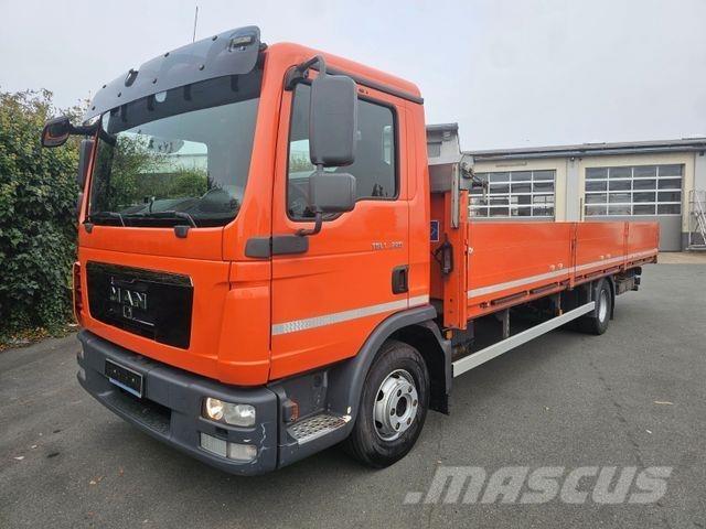 MAN 12.220 Camion con sponde ribaltabili