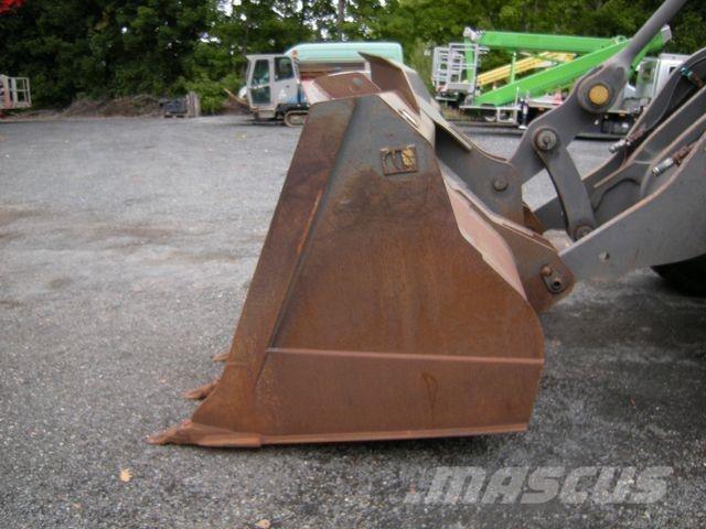 Volvo L 120 E Pale gommate