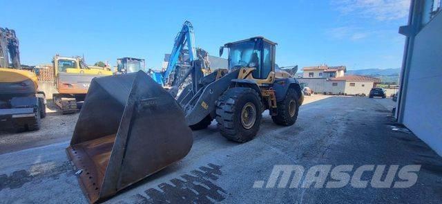 Volvo L 120 H Pale gommate